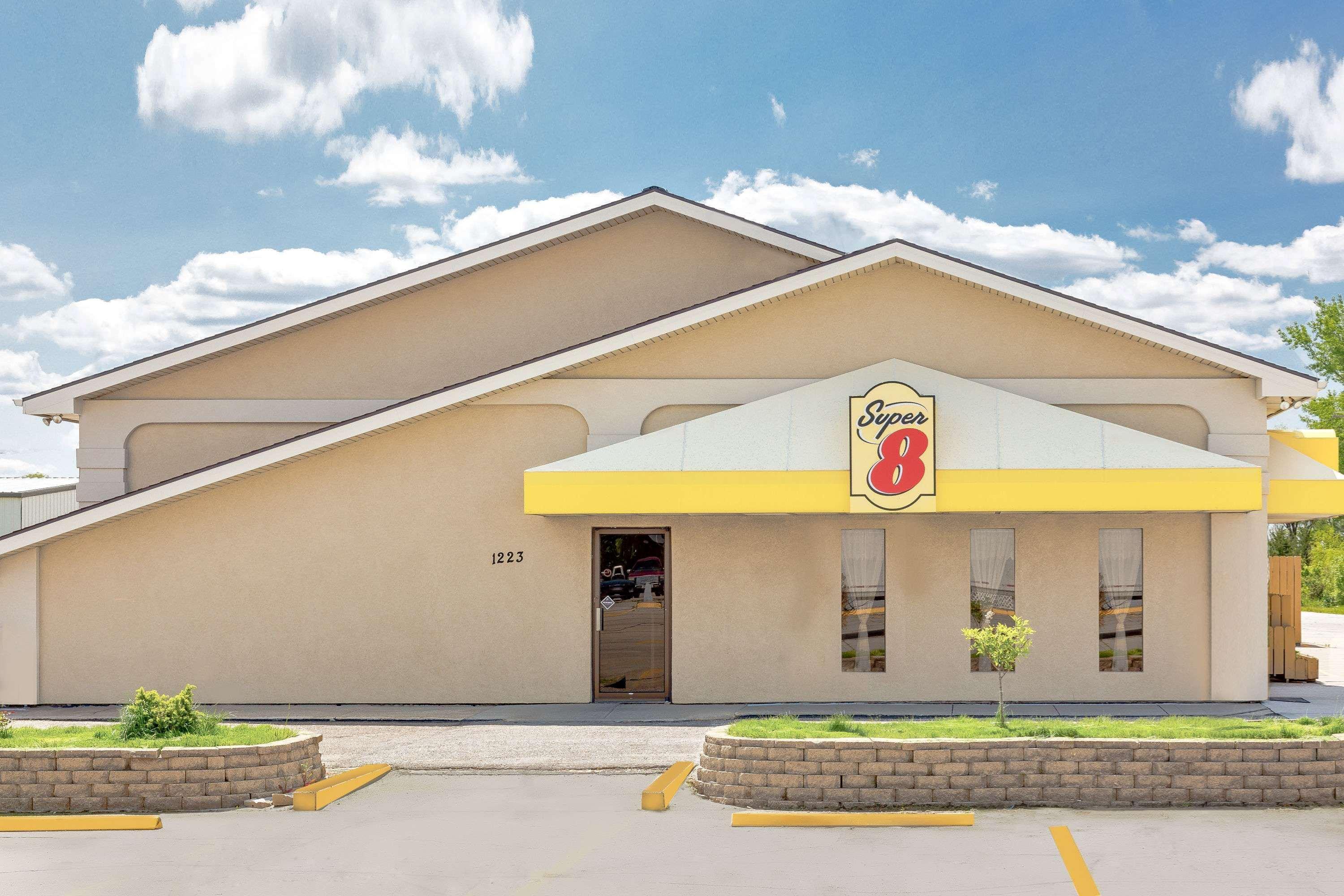 Super 8 By Wyndham Norfolk Motel Buitenkant foto