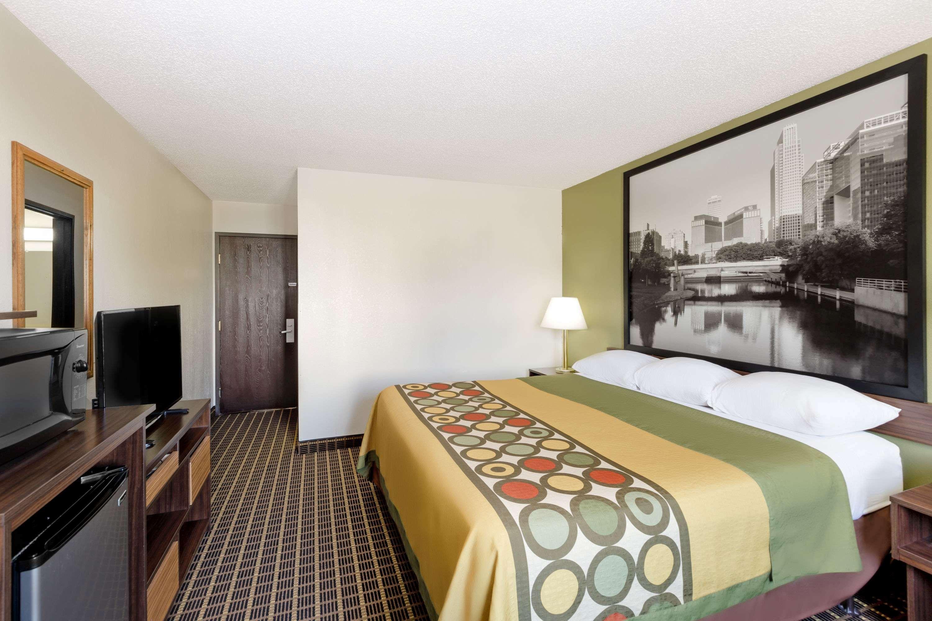 Super 8 By Wyndham Norfolk Motel Buitenkant foto
