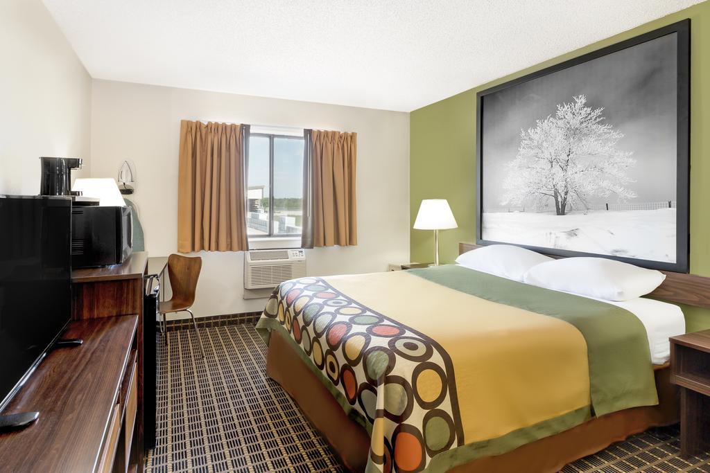 Super 8 By Wyndham Norfolk Motel Buitenkant foto