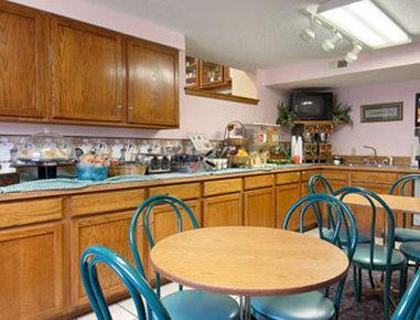 Super 8 By Wyndham Norfolk Motel Buitenkant foto