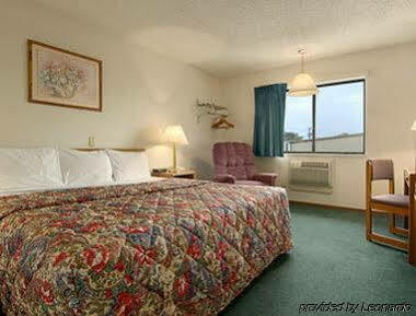 Super 8 By Wyndham Norfolk Motel Buitenkant foto